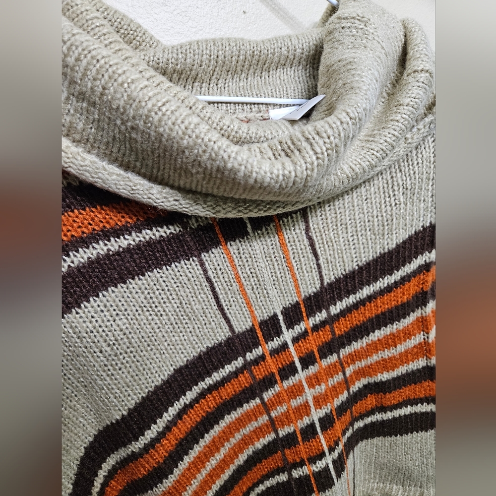 Poncho - Picture 5 of 7